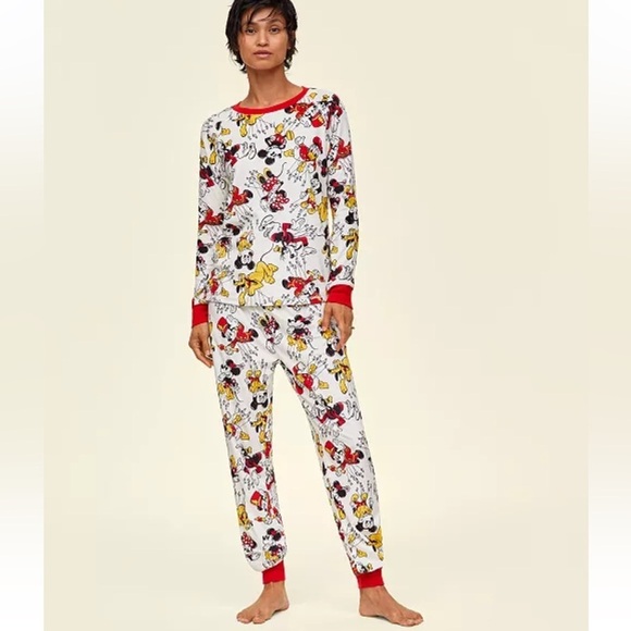 Disney | Macy's
Women's 2-Pc Parade Balloons Pajamas Set, Exclusively at Macy's - Picture 1 of 4